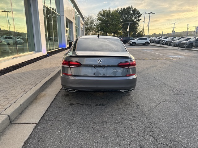 2021 Volkswagen Passat 2.0T R-Line photo 5