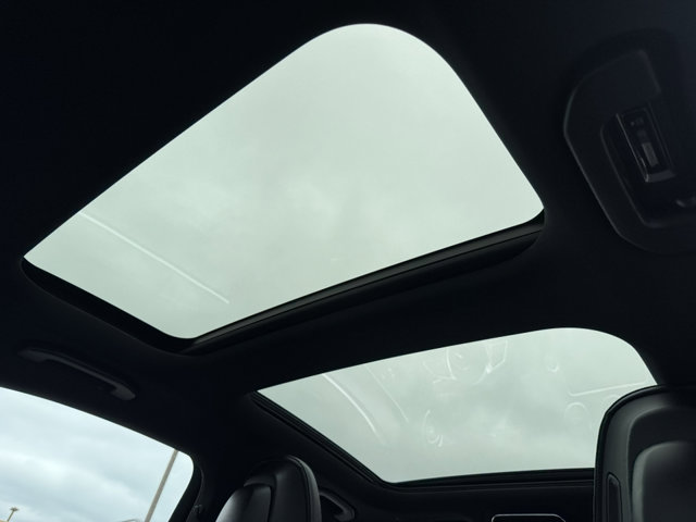 2025 Mercedes Benz C 300 4MATIC photo 3