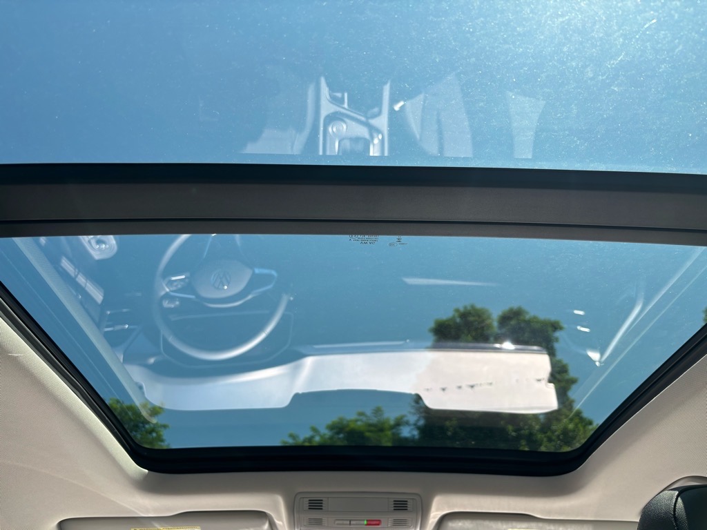 2025 Volkswagen Taos SE photo 13