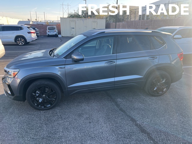 2022 Volkswagen Taos SE's photo