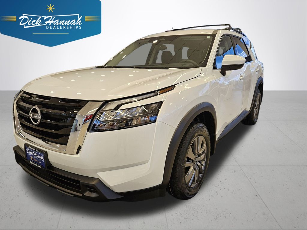 2025 Nissan Pathfinder SV's photo
