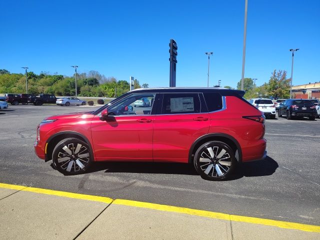 2025 Mitsubishi Outlander SEL photo 2