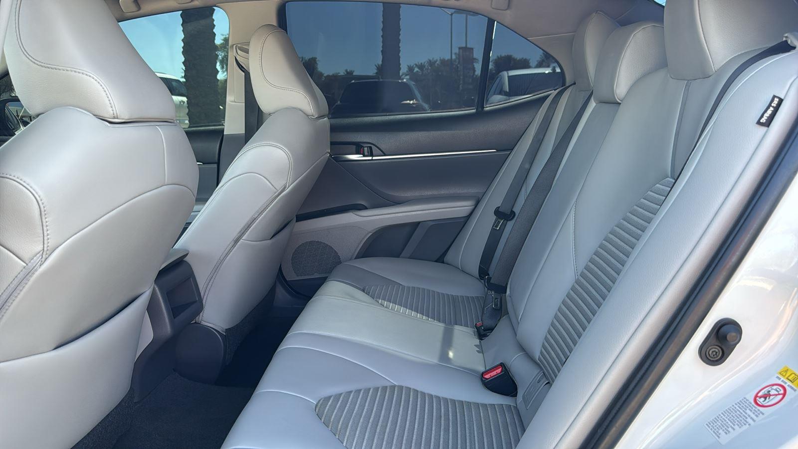 2018 Toyota Camry SE photo 23