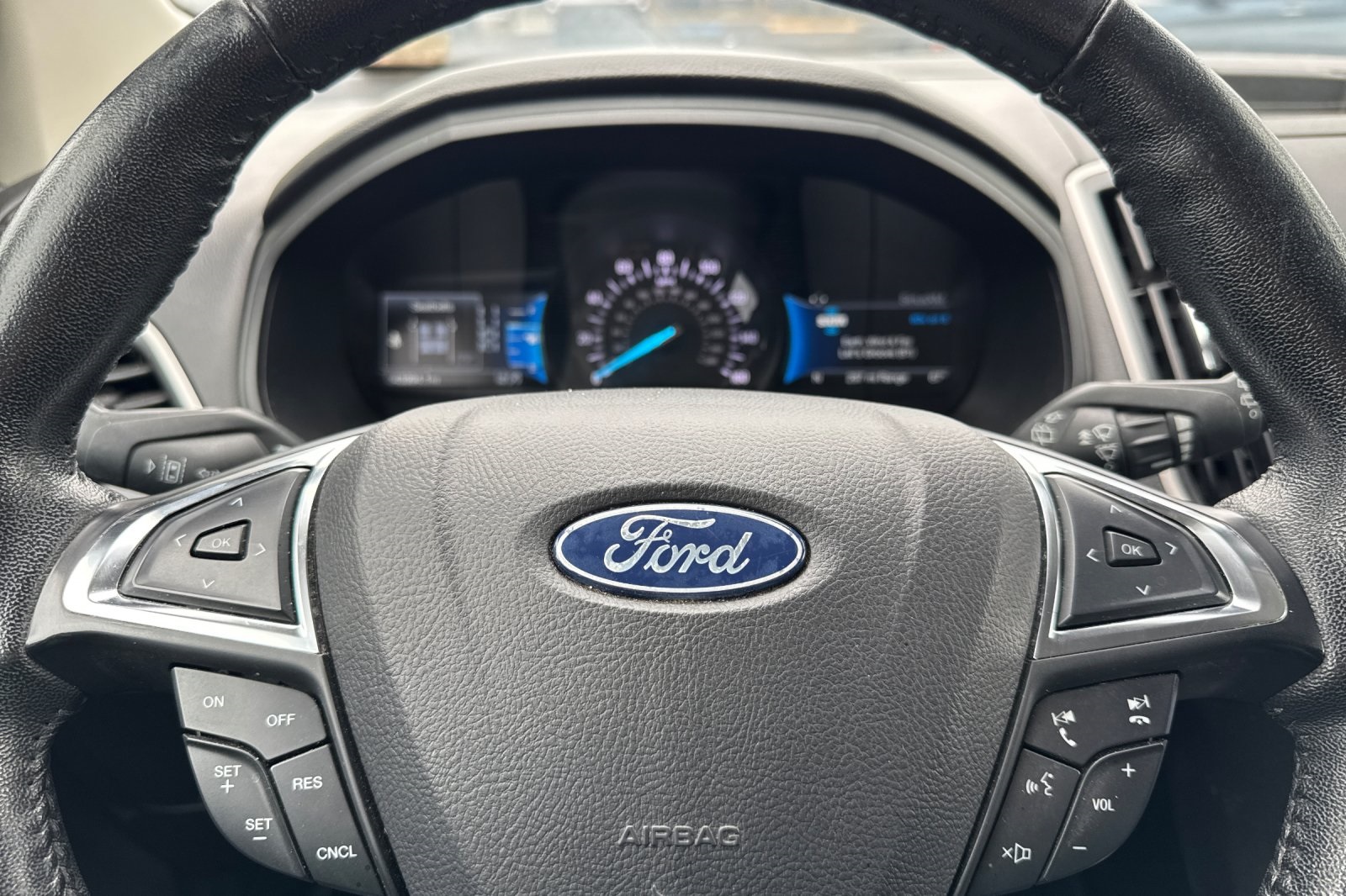 2022 Ford Edge SEL photo 24
