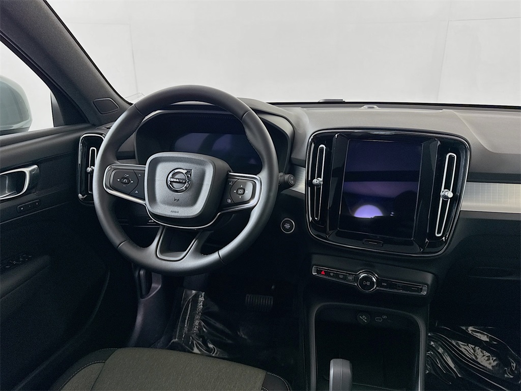 2025 Volvo XC40 Core photo 7