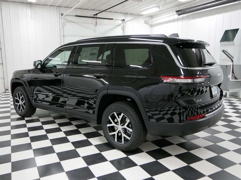 2025 Jeep Grand Cherokee Limited photo 3