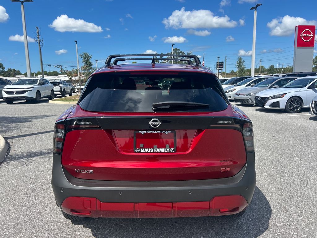 2026 Nissan Kicks SR photo 4