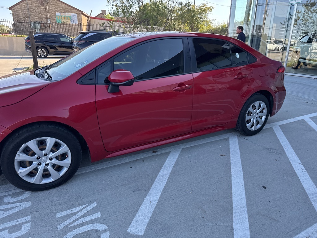 2020 Toyota Corolla LE photo 3