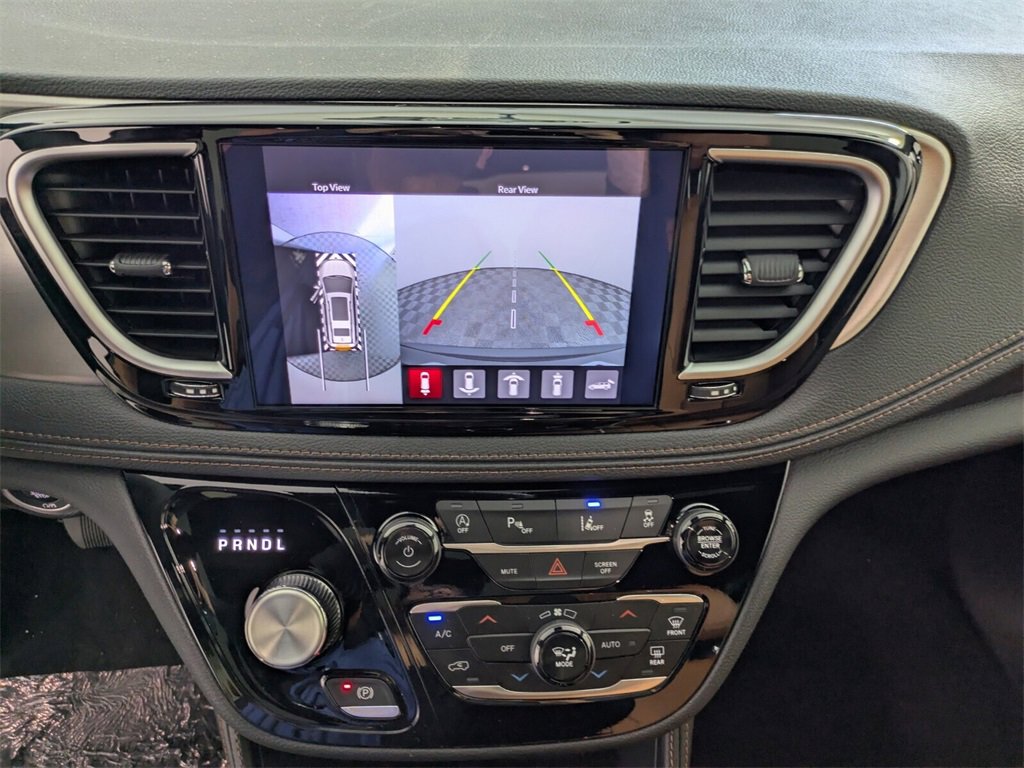 2026 Chrysler Pacifica Pinnacle photo 23