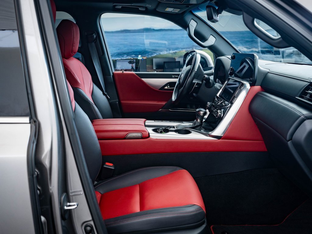 2022 Lexus LX 600 F SPORT photo 39