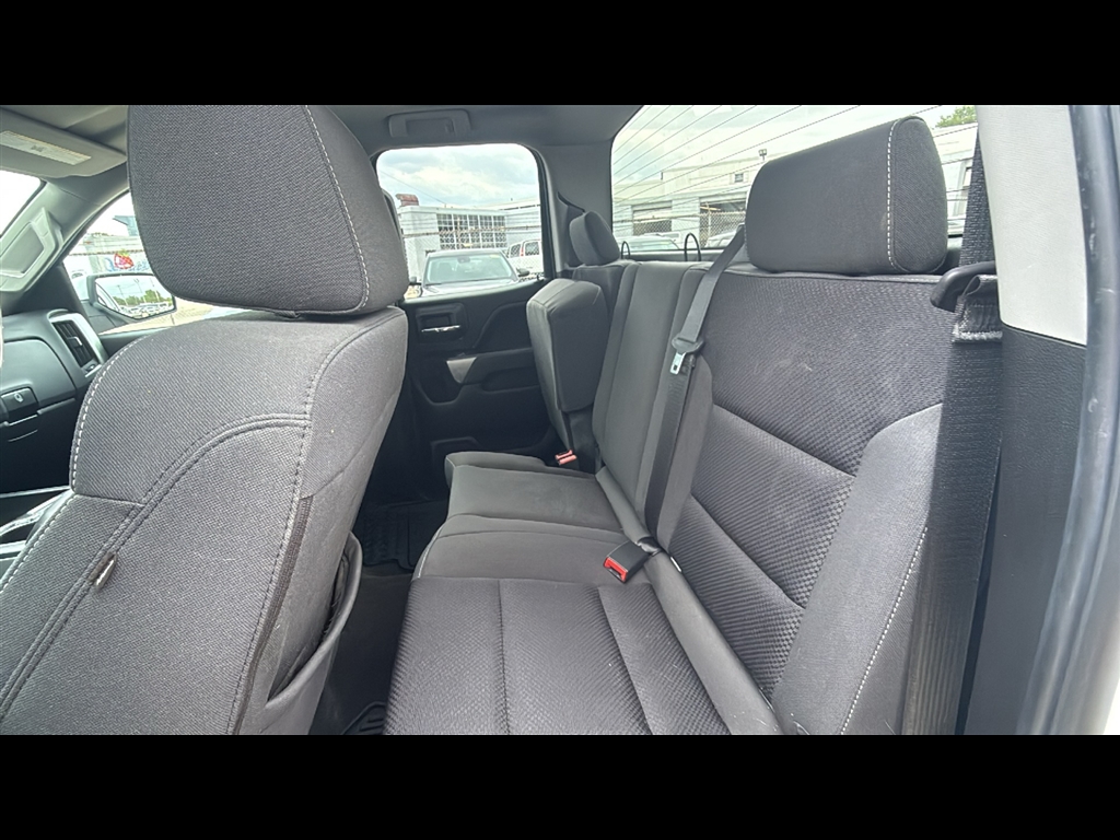 2018 Chevrolet Silverado LT photo 21
