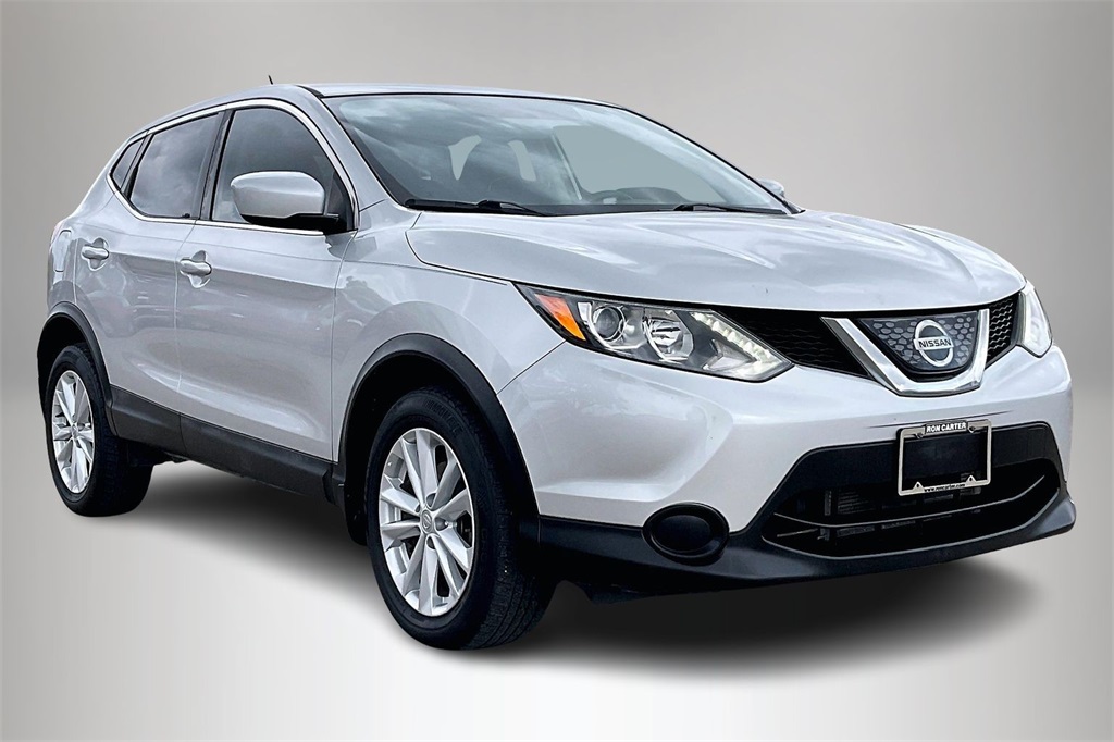 2018 Nissan Rogue Sport S's photo