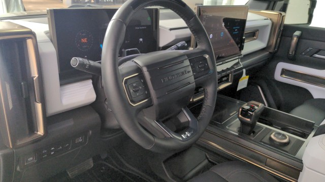 Used 2025 Void Black GMC 2X image 14