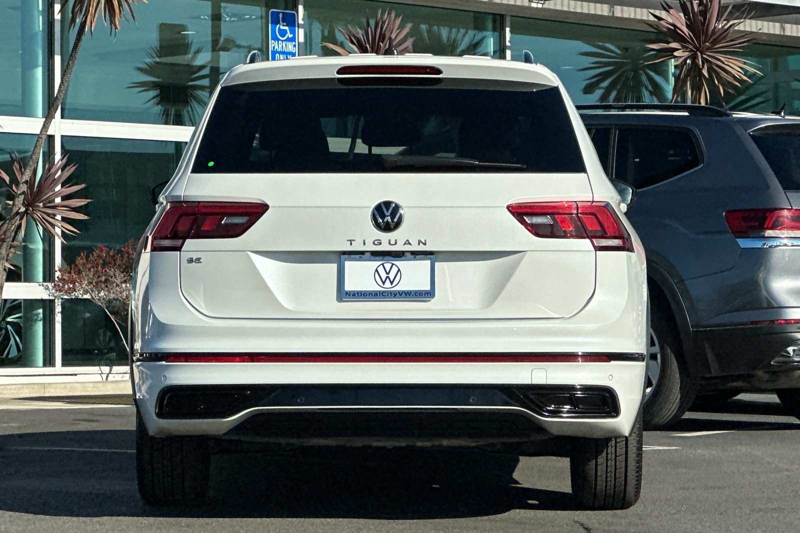 2022 Volkswagen Tiguan SE R-Line Black photo 3