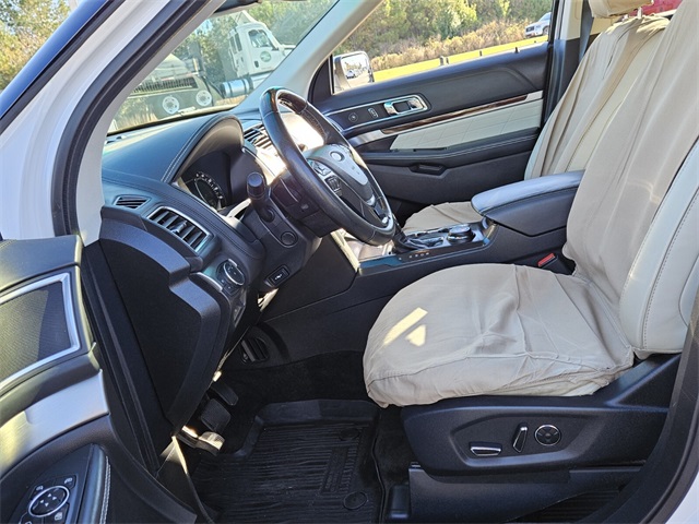 2017 Ford Explorer Platinum photo 4