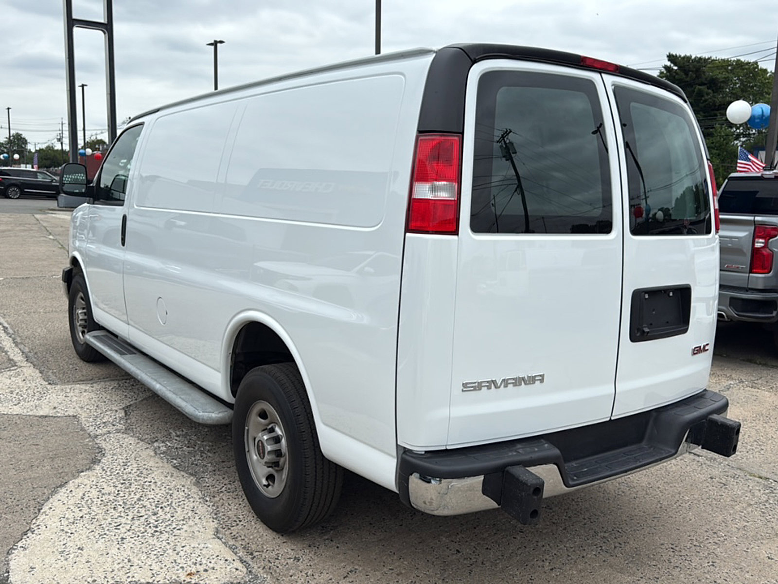 2023 Gmc Savana 2500 Cargo photo 3