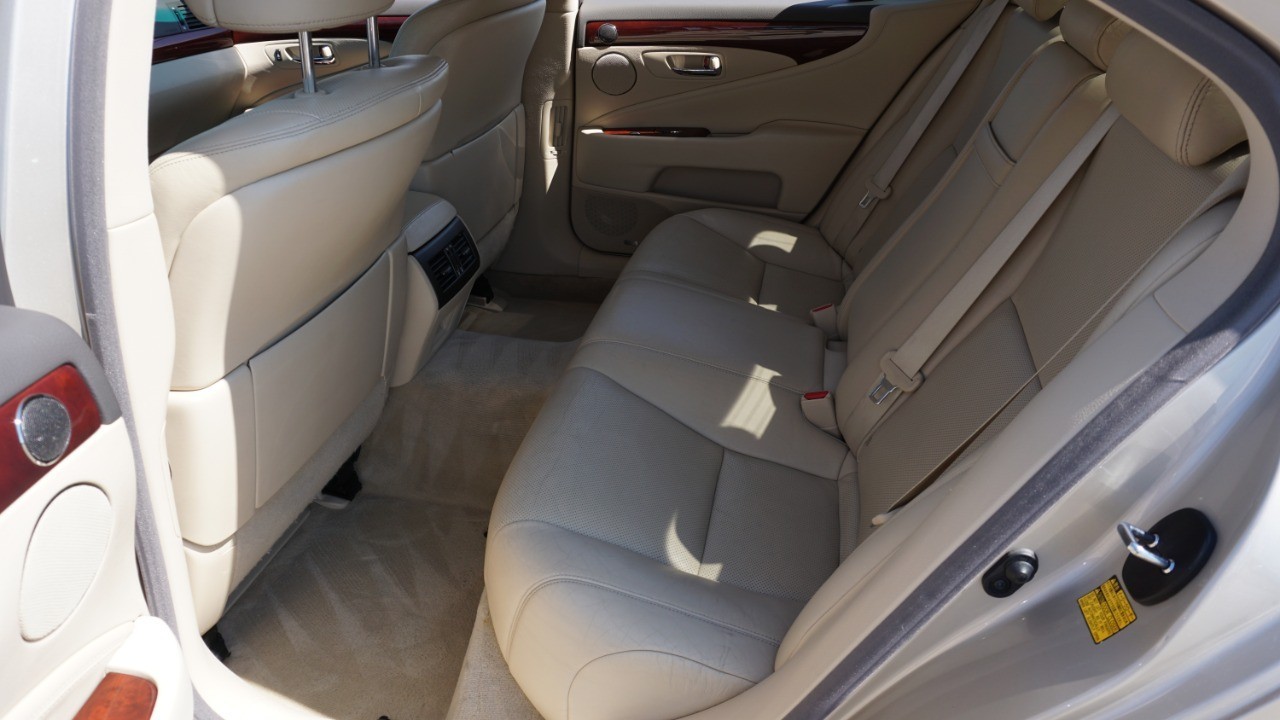 2011 Lexus LS 460 photo 31