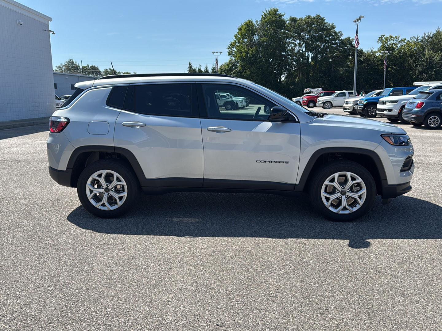 2025 Jeep Compass Latitude photo 4