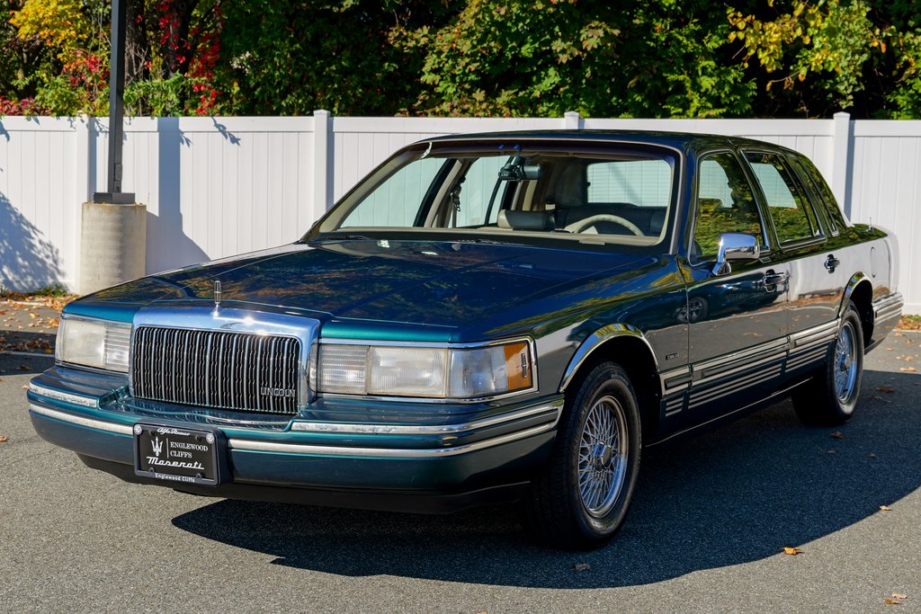 1993 Lincoln Town Car Executive photo 3