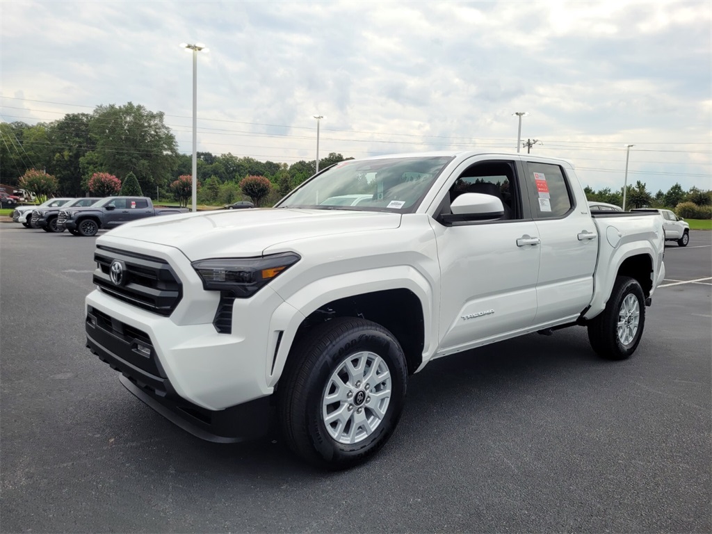 2025 Toyota Tacoma SR5 photo 3