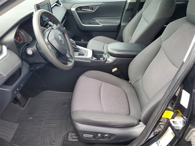 2020 Toyota RAV4 XLE photo 4