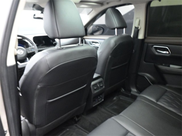 2023 Nissan Rogue Platinum photo 10