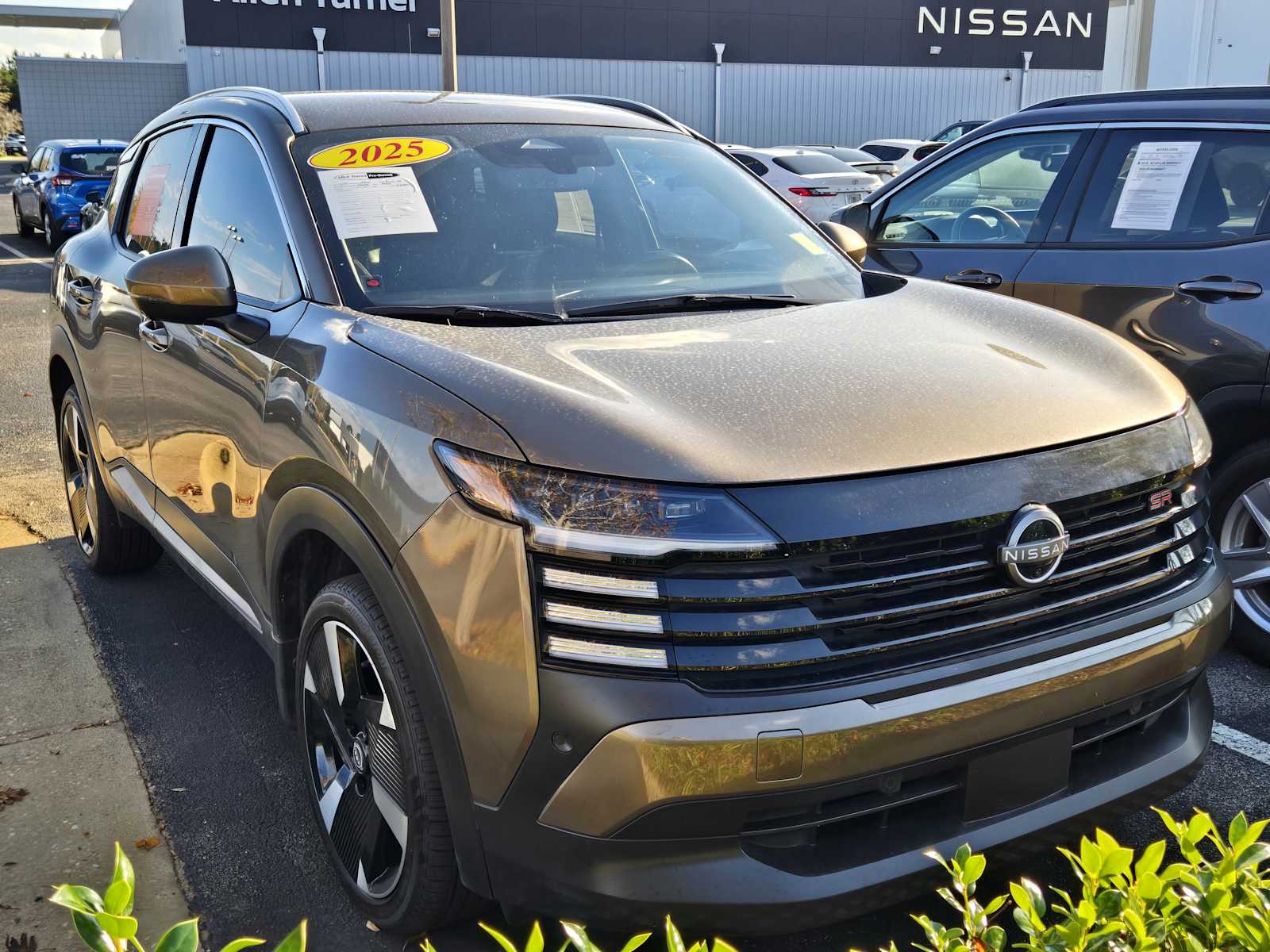 2025 Nissan Kicks SR's photo