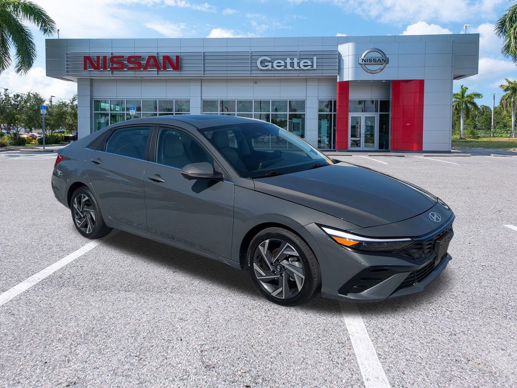 2024 Hyundai Elantra Limited photo 3