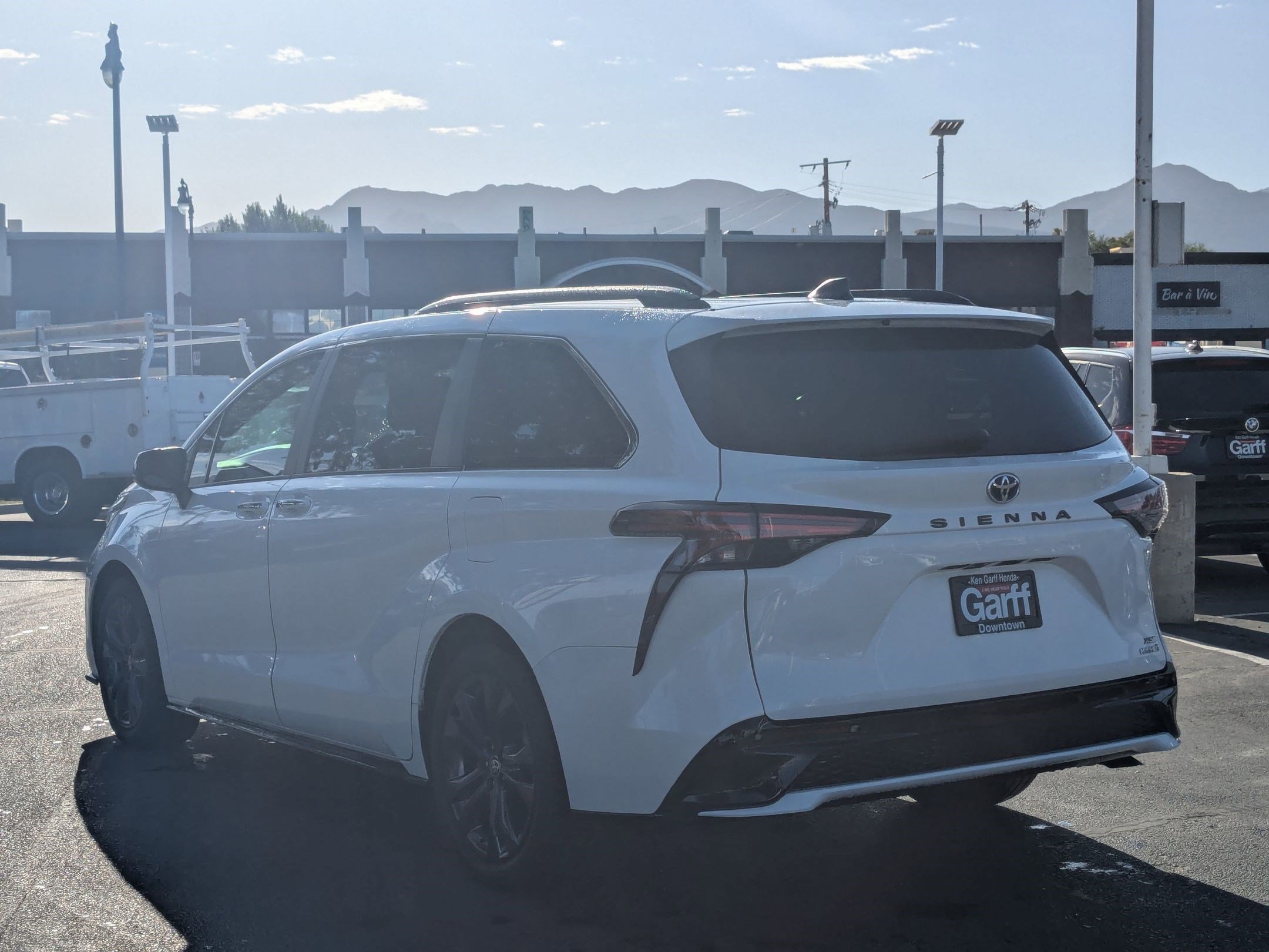 2023 Toyota Sienna XSE photo 4