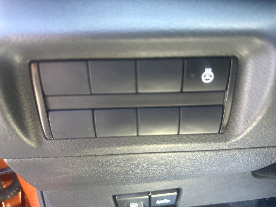 2023 Nissan Kicks SR photo 13