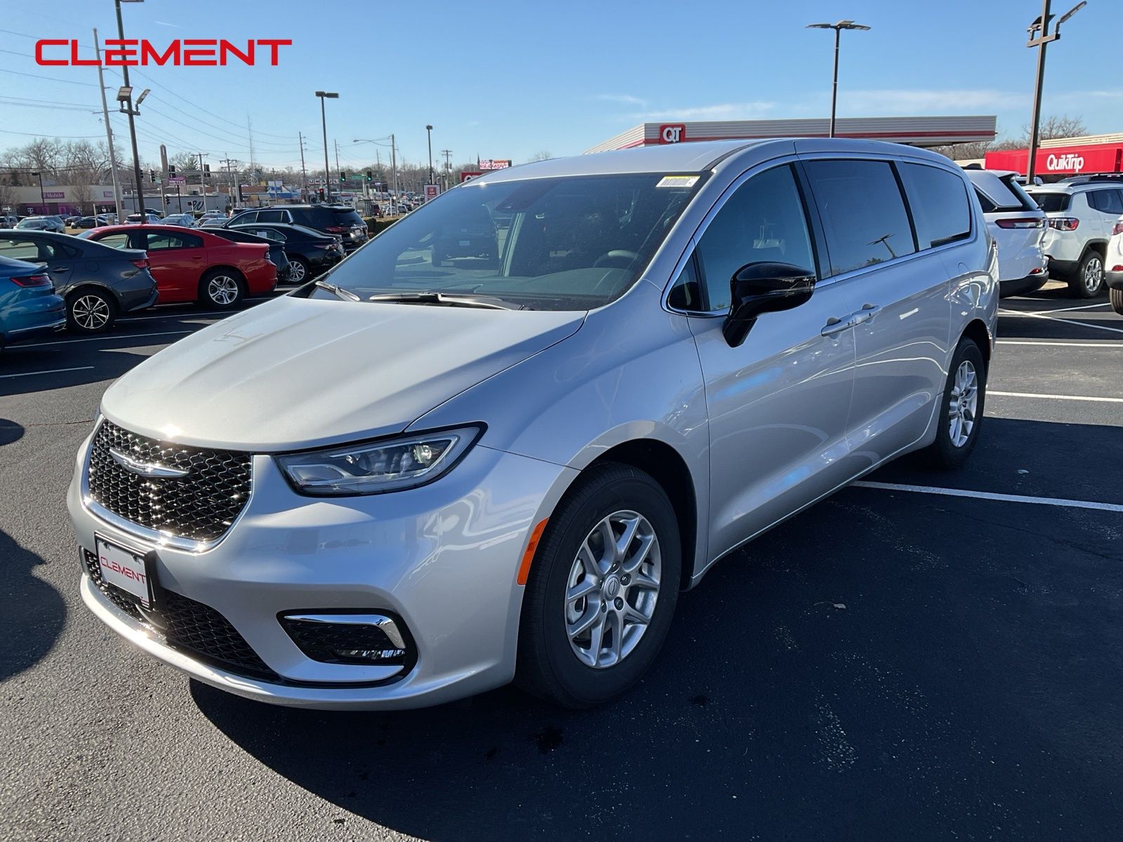 2026 Chrysler Pacifica Select's photo