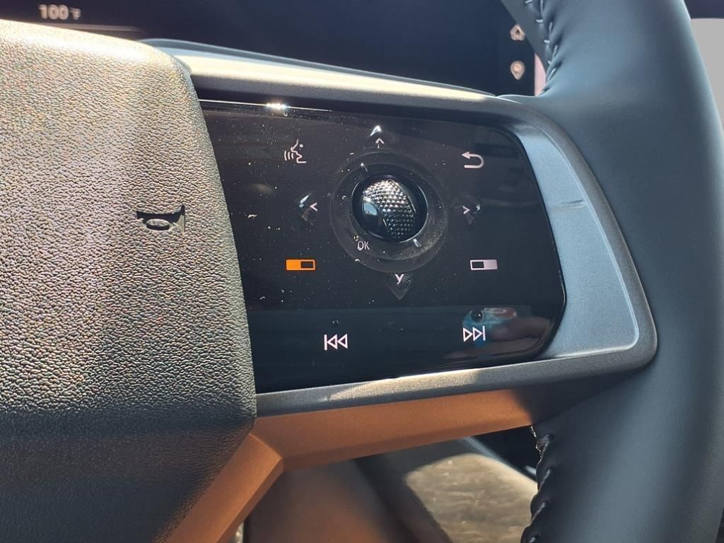 2025 Nissan Murano SL photo 8