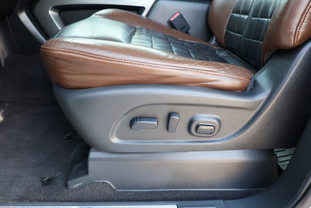 2016 Nissan Titan Platinum Reserve photo 15