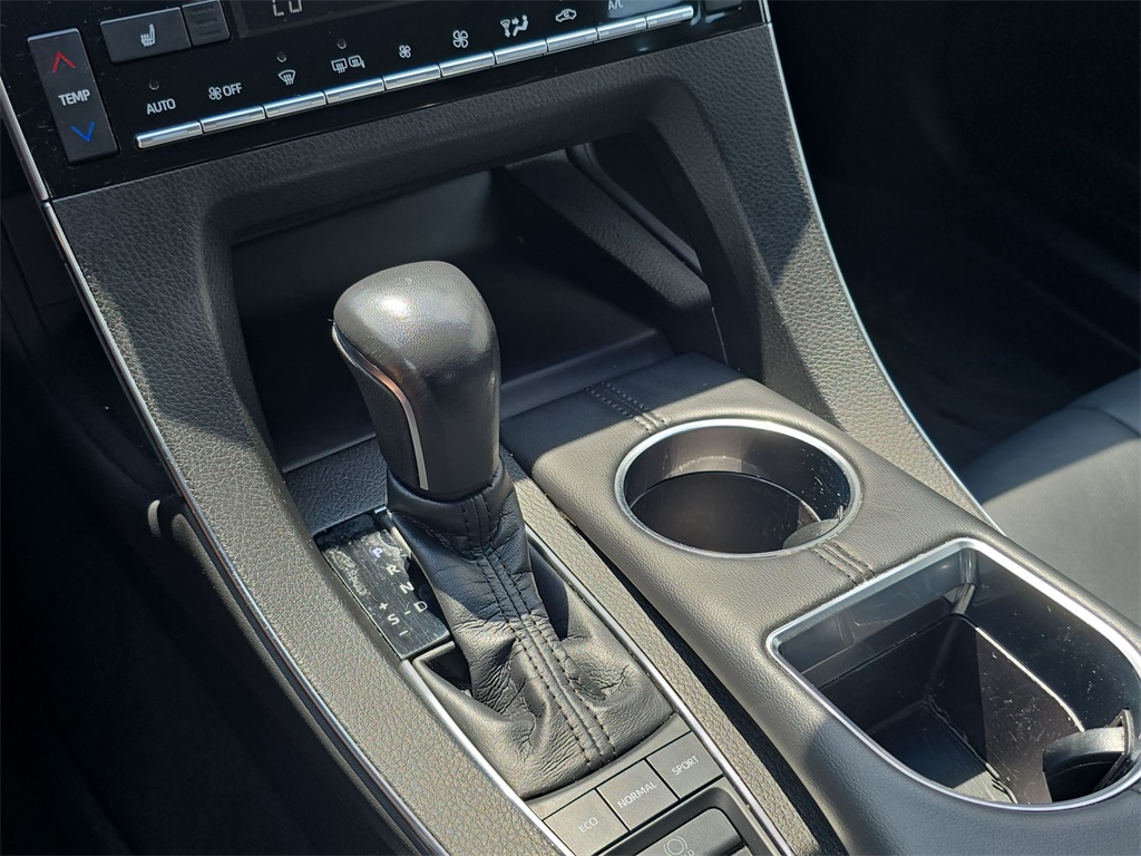 2021 Toyota Avalon XLE photo 14