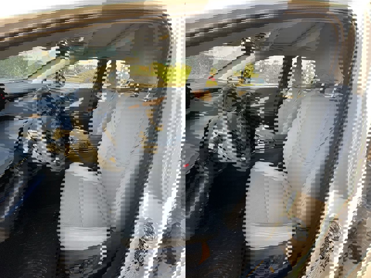 2025 Toyota Prius XLE photo 11