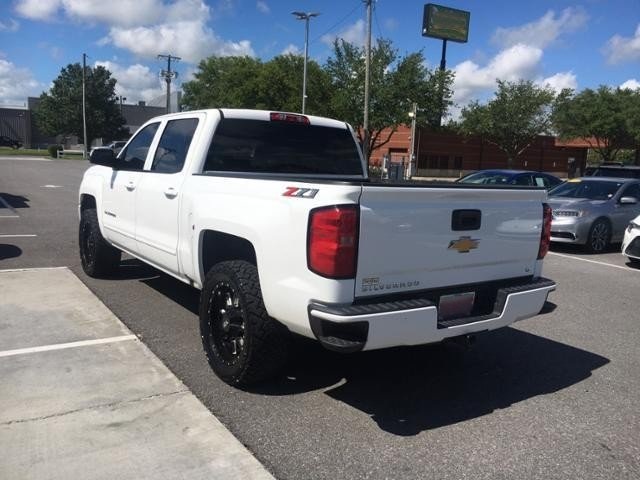 2018 Chevrolet Silverado 1500 LT photo 4