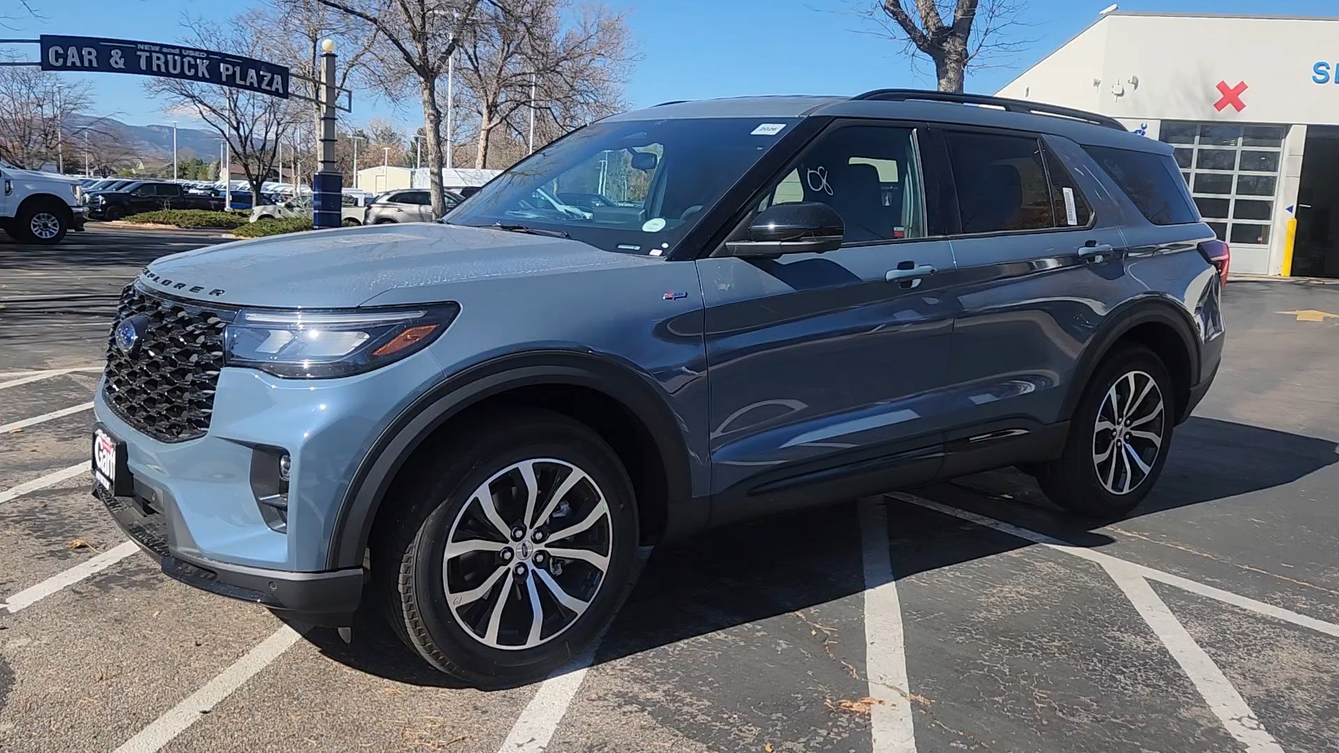 2026 Ford Explorer ST-Line photo 2