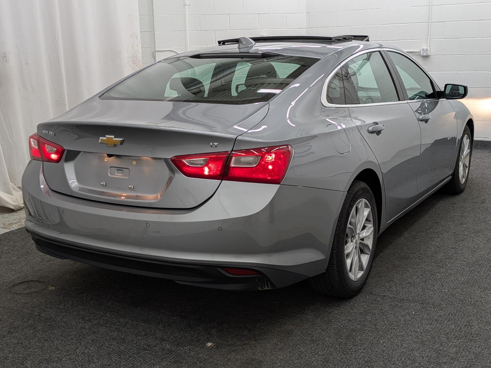 2024 Chevrolet Malibu 1LT photo 2