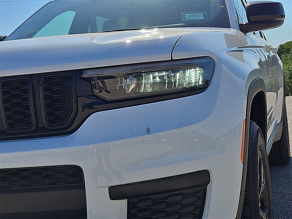 2025 Jeep Grand Cherokee Altitude photo 8