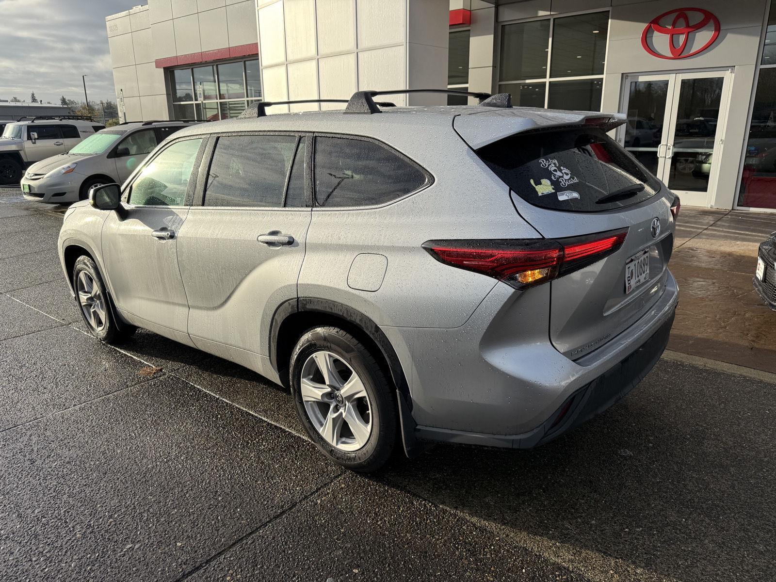 2022 Toyota Highlander L photo 4