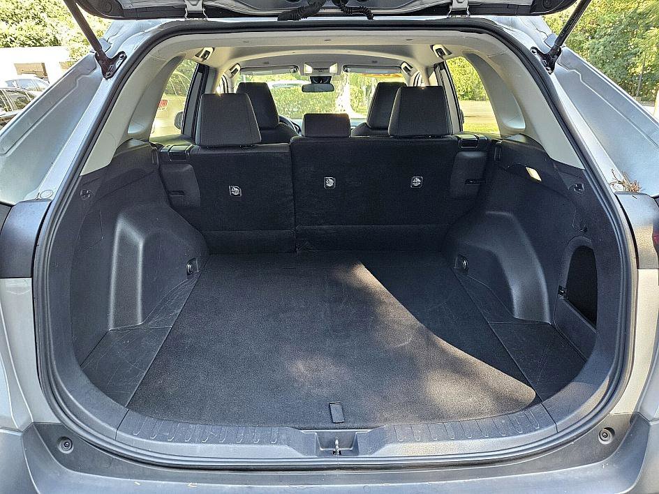 2024 Toyota RAV4 Hybrid XLE photo 12