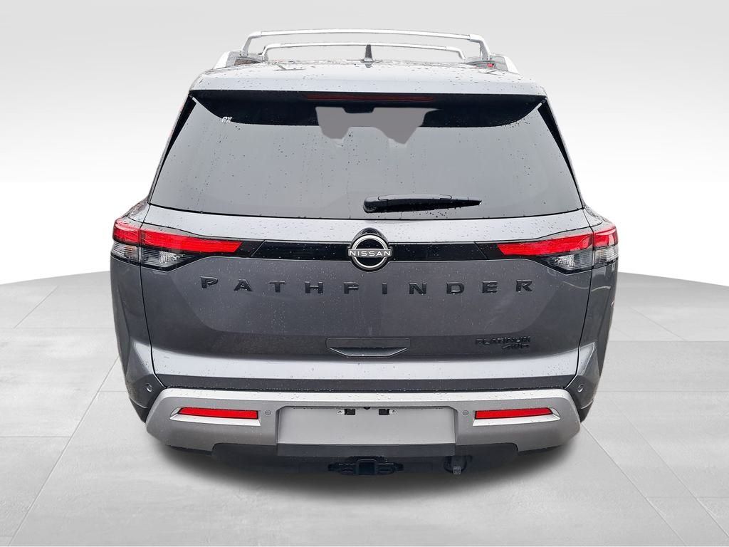 2025 Nissan Pathfinder Platinum photo 4
