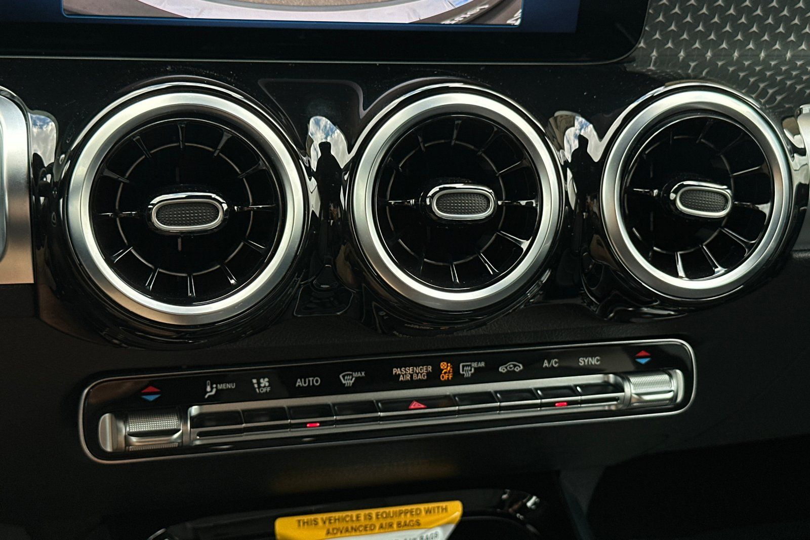 2025 Mercedes Benz GLB 250 photo 13