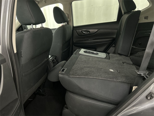 2017 Nissan Rogue SV photo 23