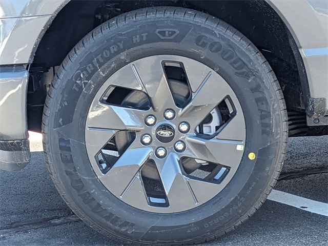 2025 Ford F-150 Lightning photo 24
