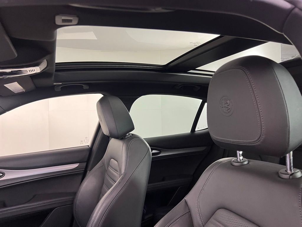 2022 Alfa Romeo Stelvio Ti Sport photo 22