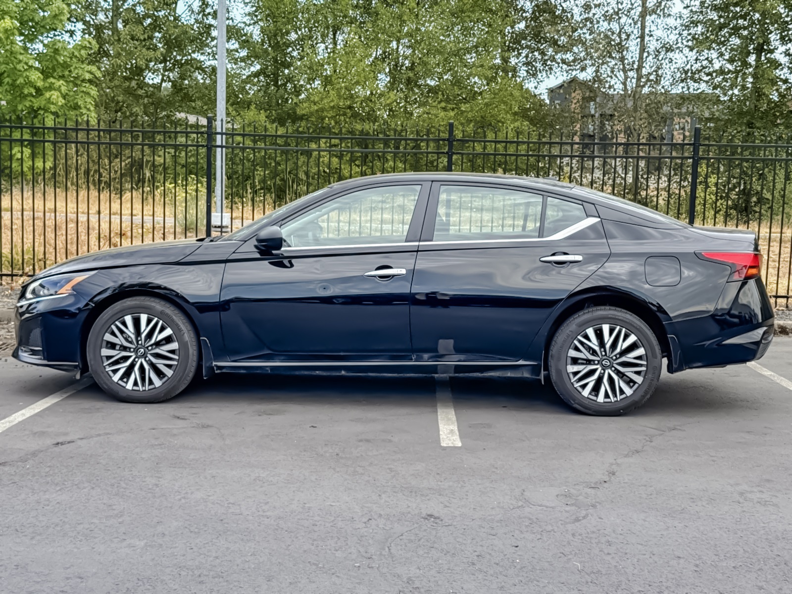 2024 Nissan Altima 2.5 SV photo 5