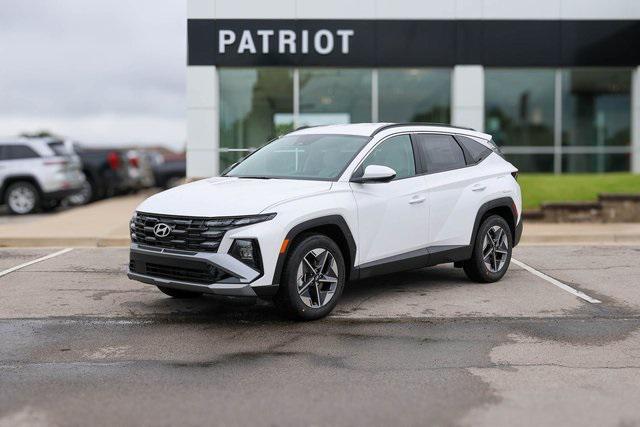 New 2025 White Hyundai SEL FWD image 1