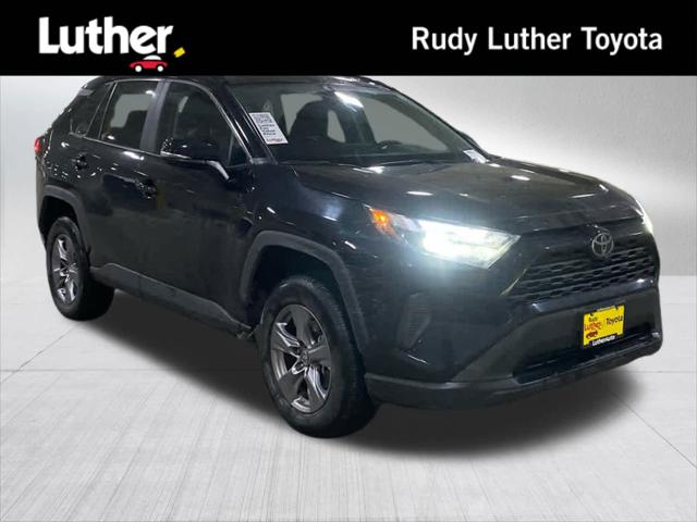 2025 Toyota RAV4 XLE's photo