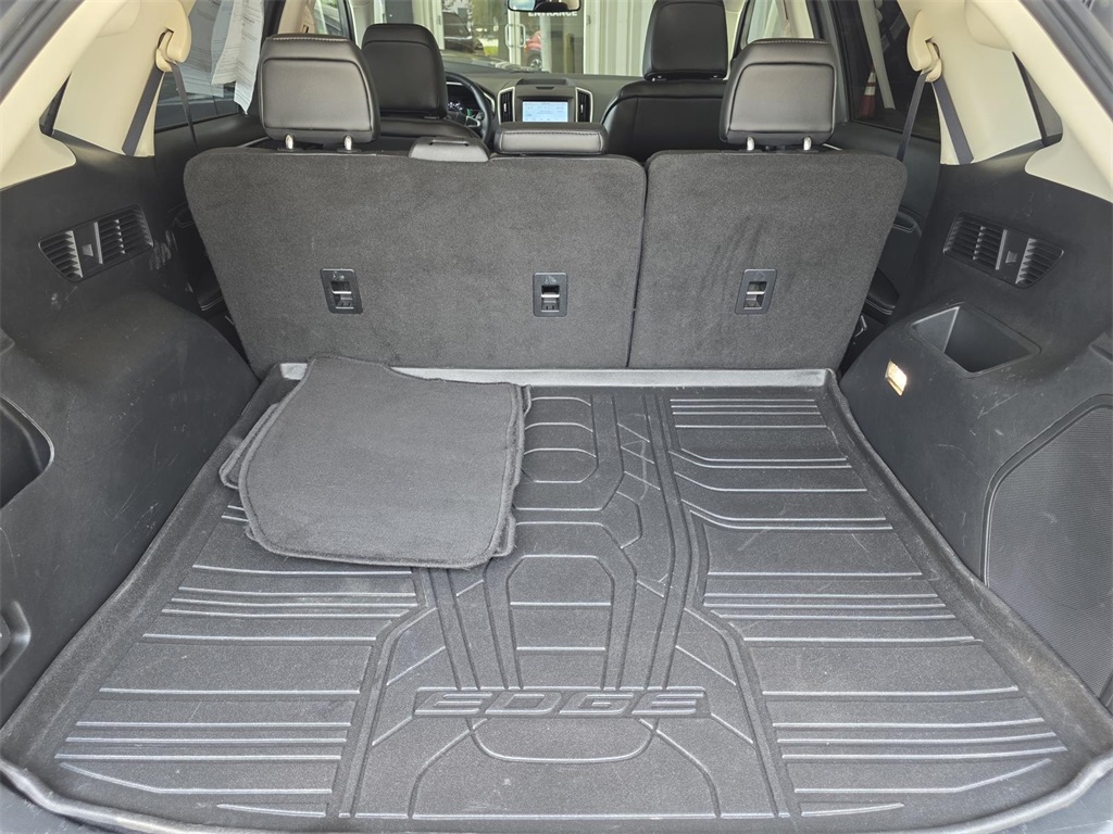2020 Ford Edge Titanium photo 17